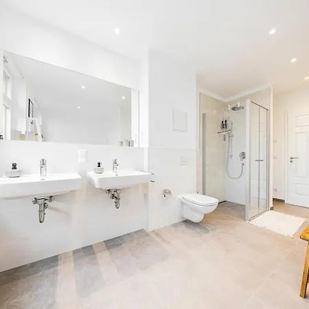 Stylisches Zentrales City-apartment Mit 2 Balkonen * Leipzig