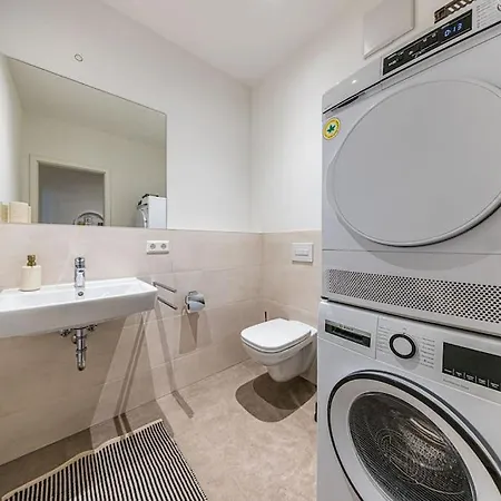 Stylisches Zentrales City-apartment Mit 2 Balkonen * Leipzig